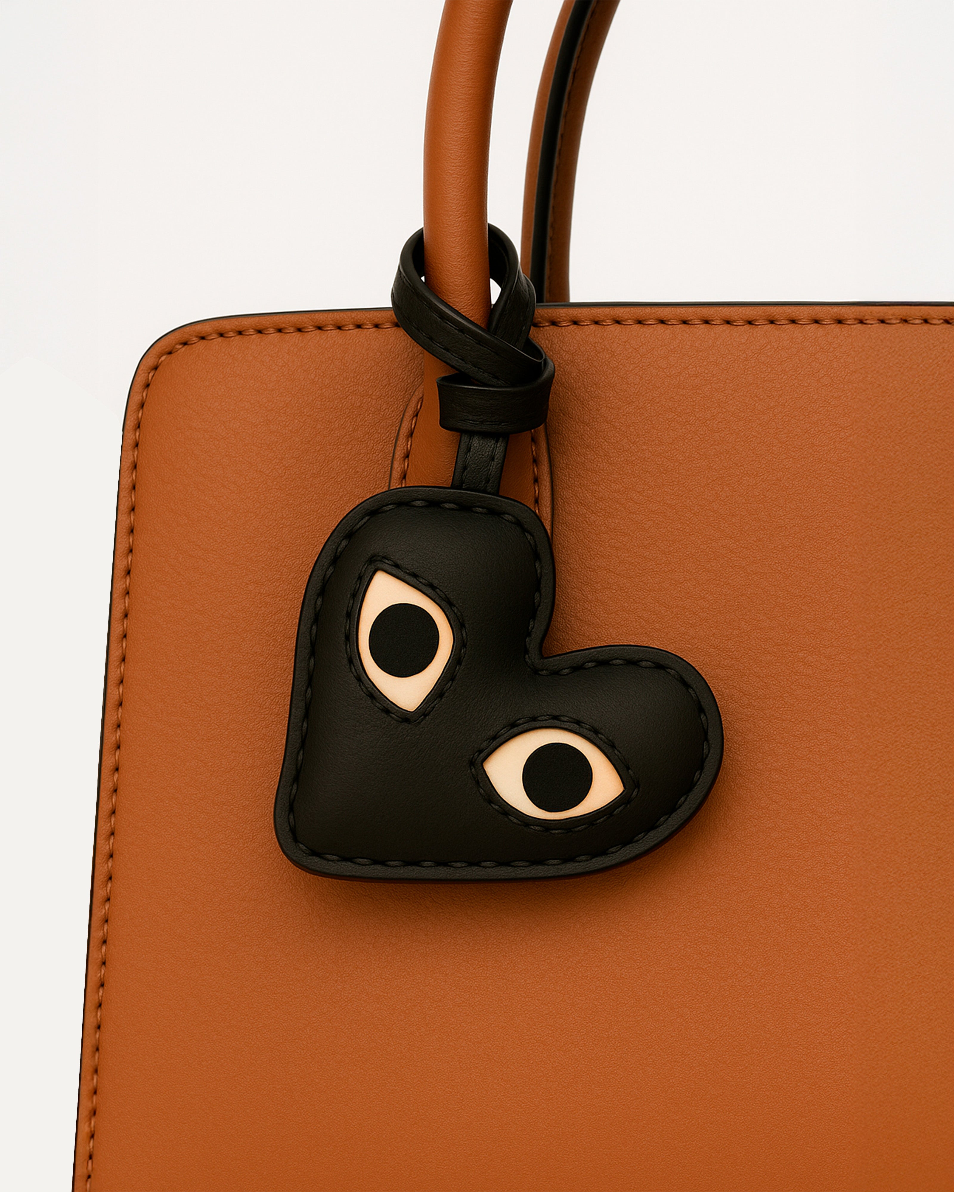 Bag Charm Coração com Olhos