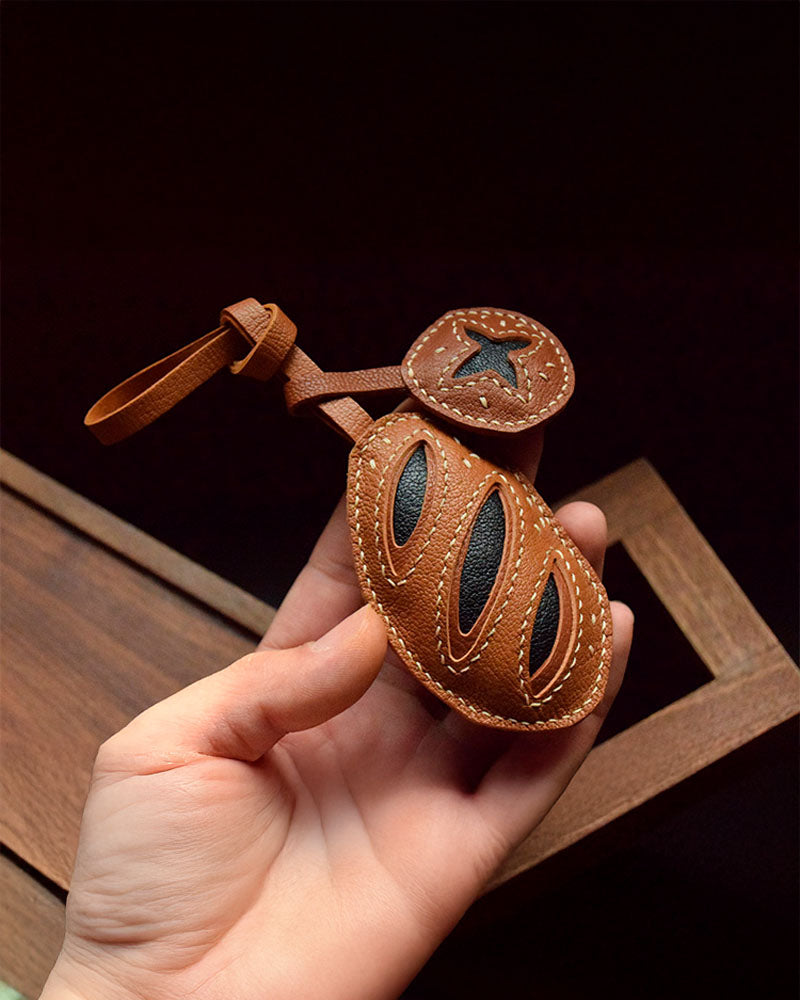 Bag Charm Pãozinho em detalhe para bolsa - Charmme Brasil