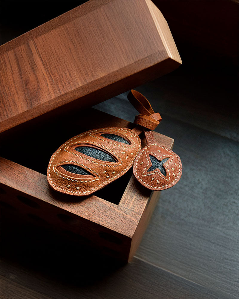 Bag Charm Pãozinho em detalhe para bolsa - Charmme Brasil