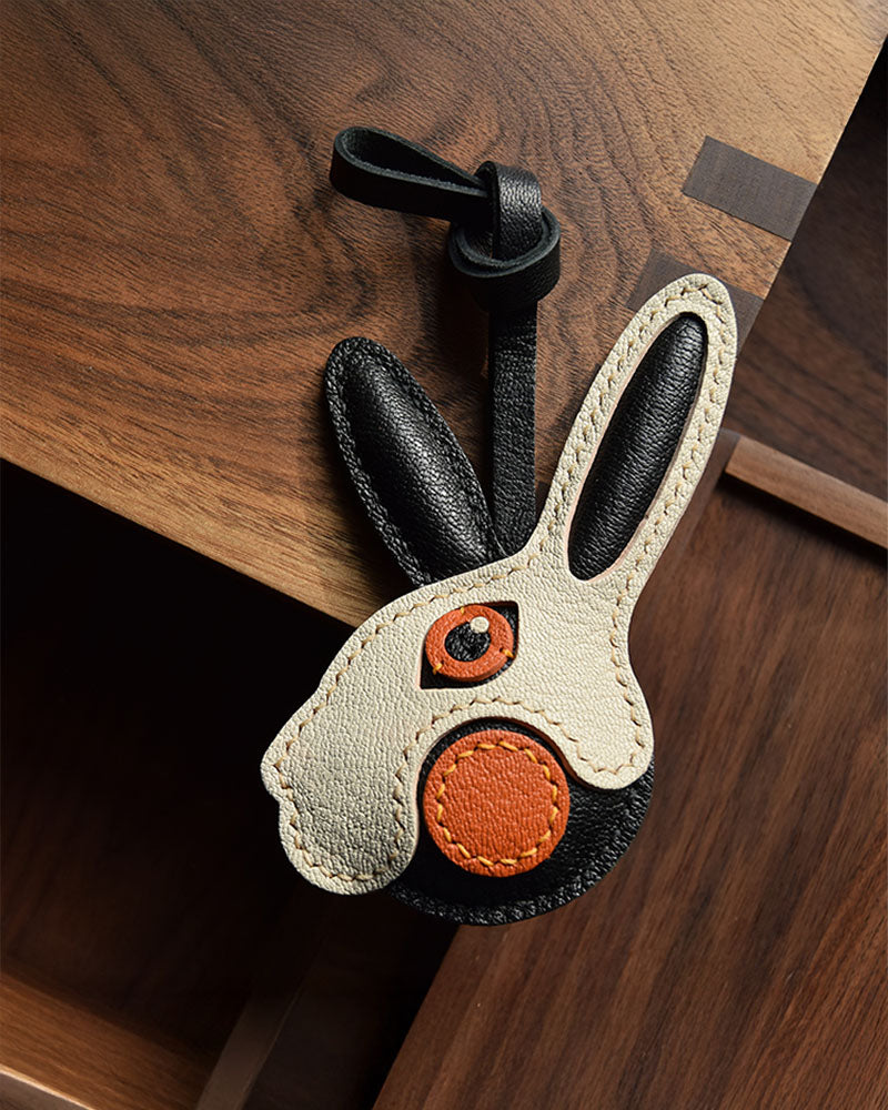 Bag Charm Coelho em detalhe para bolsa - Charmme Brasil