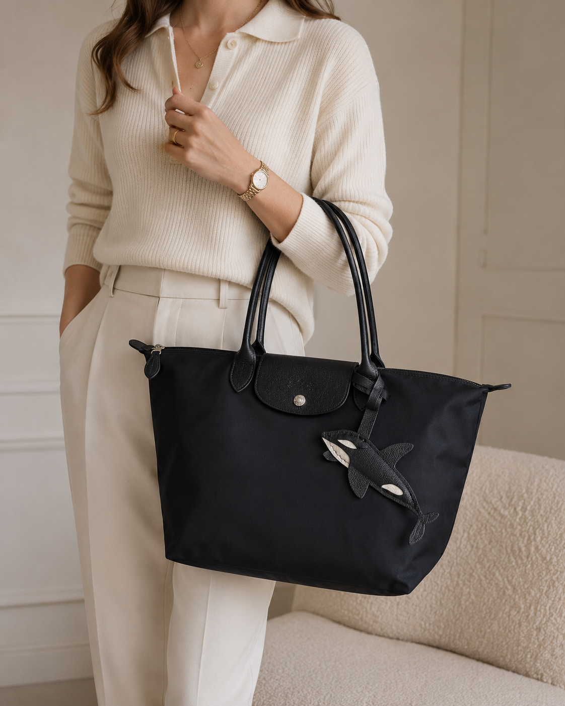 Bag Charm Orca em uso com bolsa - Charmme Brasil