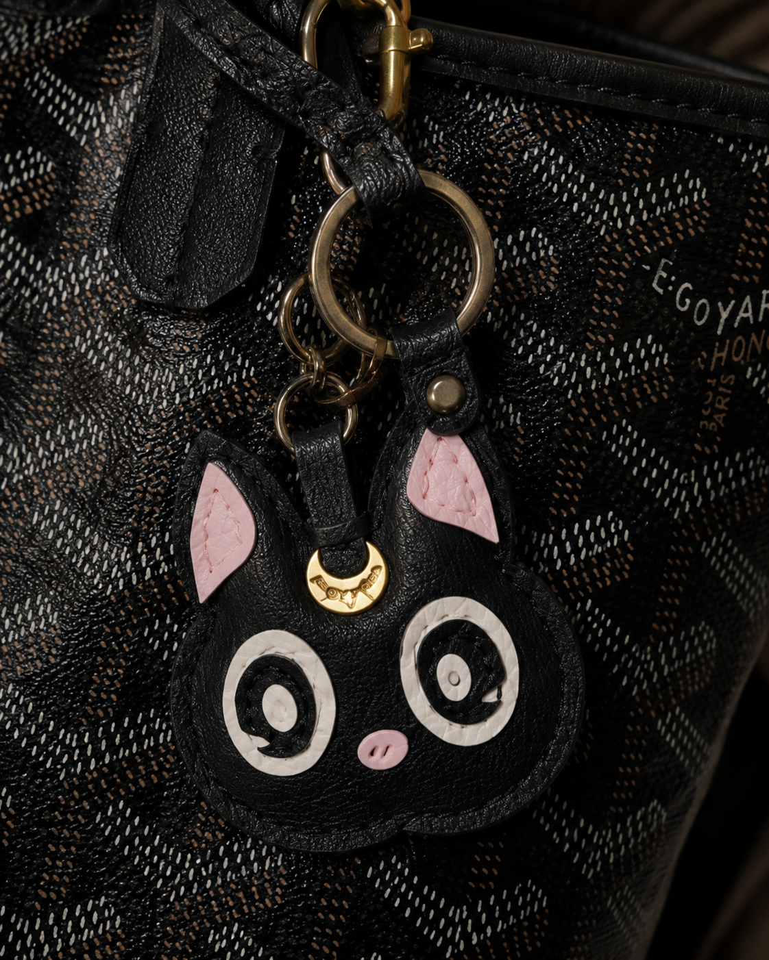 Bag Charm Luna em uso com bolsa - Charmme Brasil