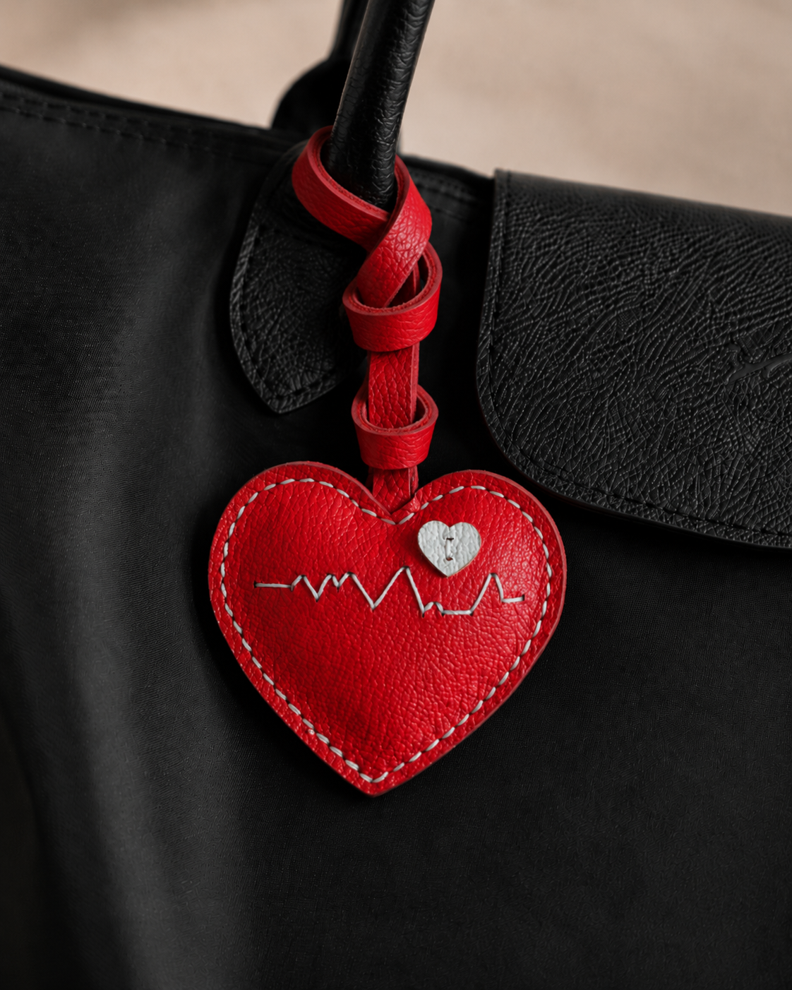Bag Charm Coração Pulse