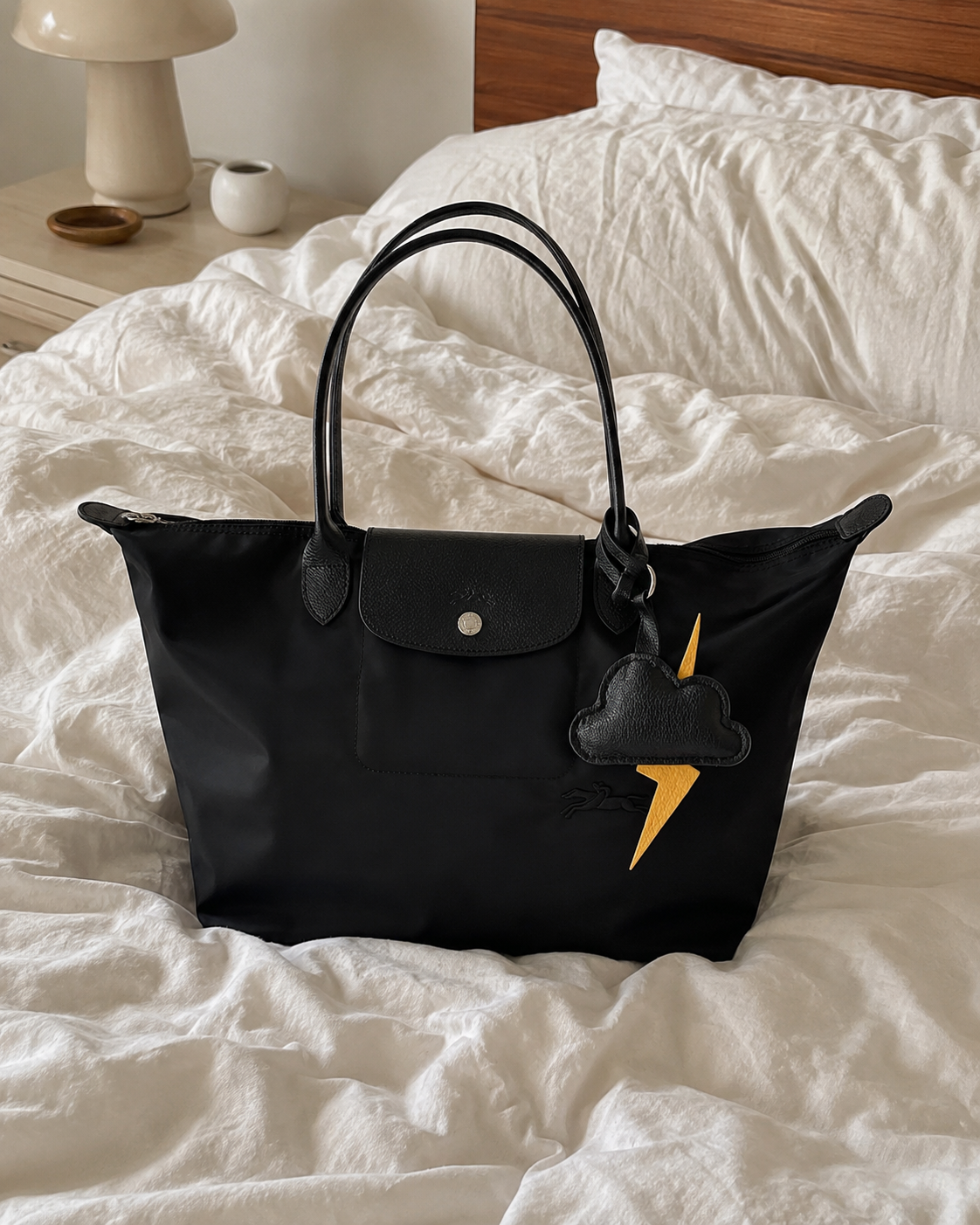 Bag Charm Tempestade em uso com bolsa - Charmme Brasil