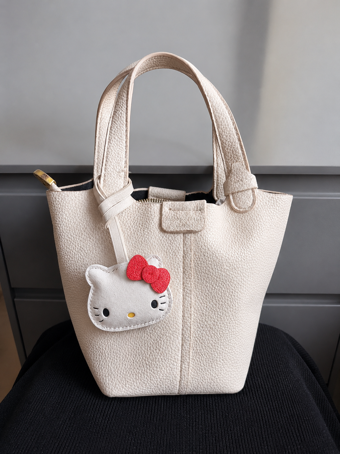 Bag Charm Hello Kitty de Couro