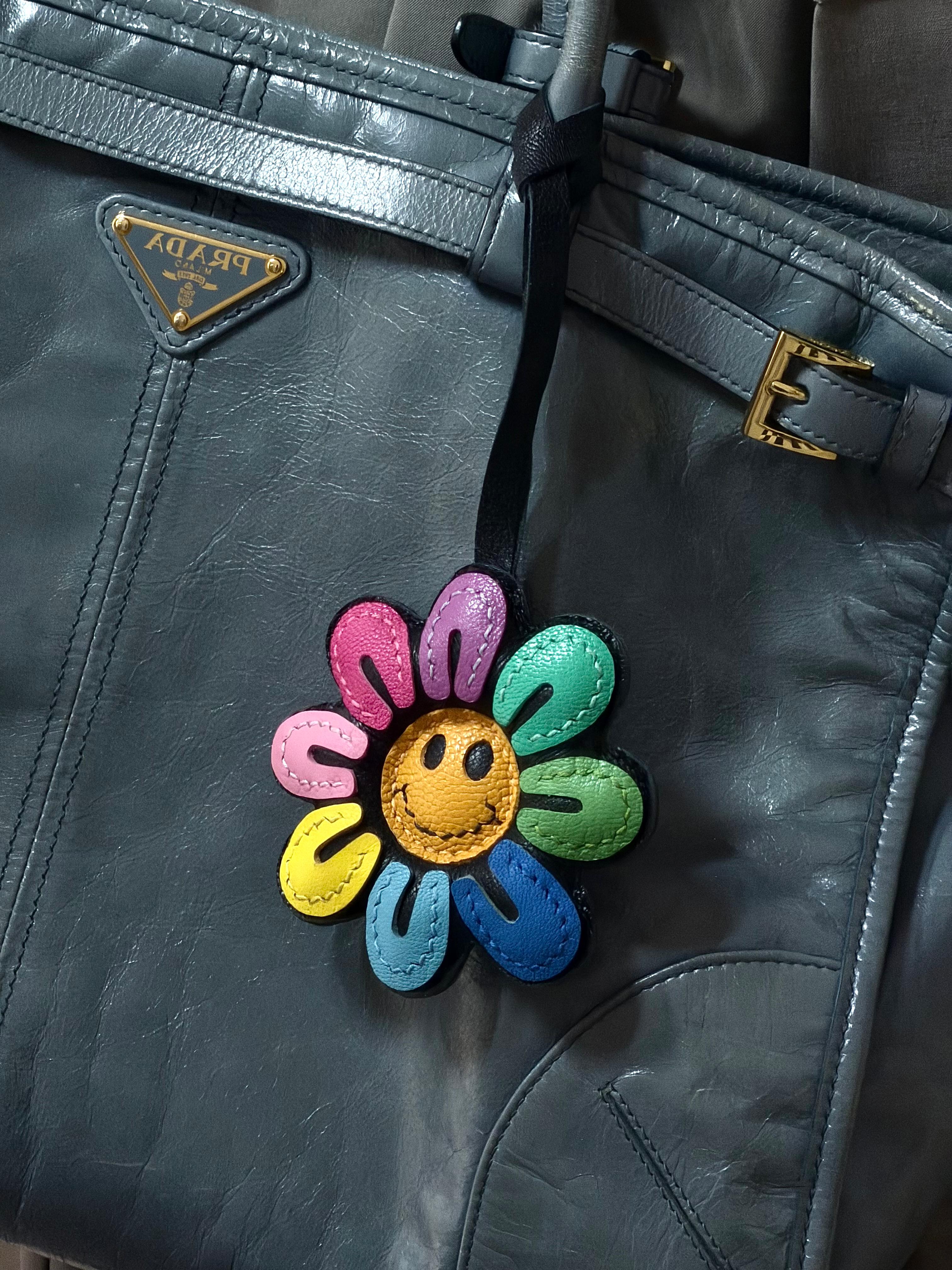 Chaveiro de Flor colorida em bolsa / Bag Charm de Flor colorida