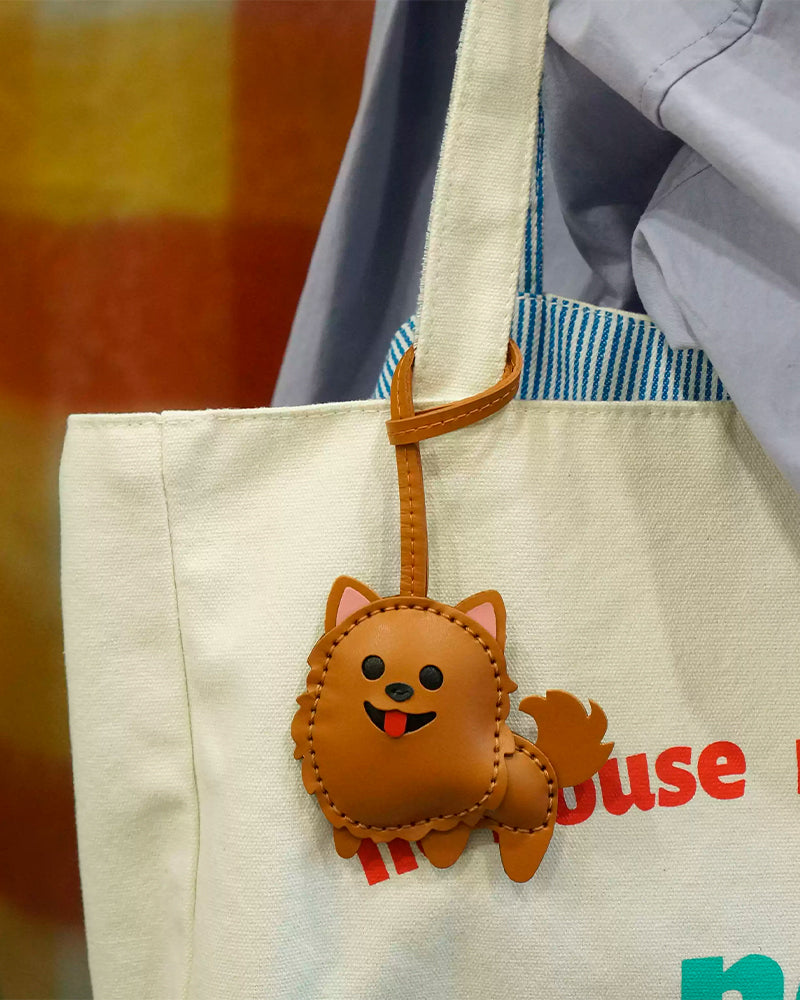 Bag Charm Lulu da Pomerânia em detalhe para bolsa - Charmme Brasil