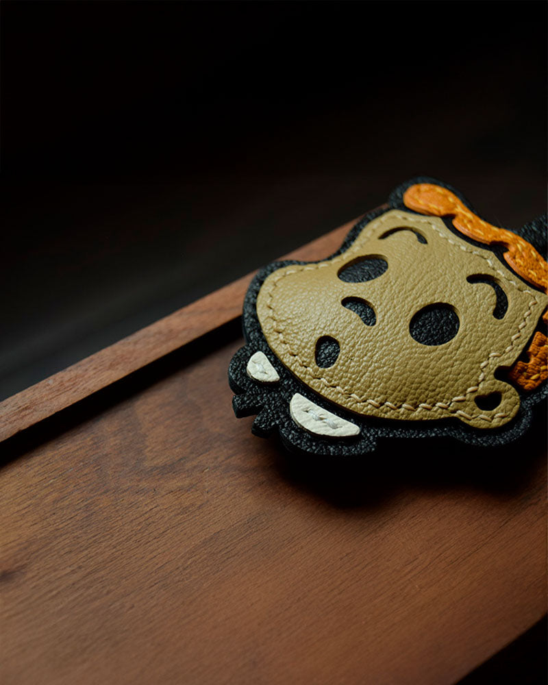 Bag Charm Menina Surpresa em detalhe para bolsa - Charmme Brasil