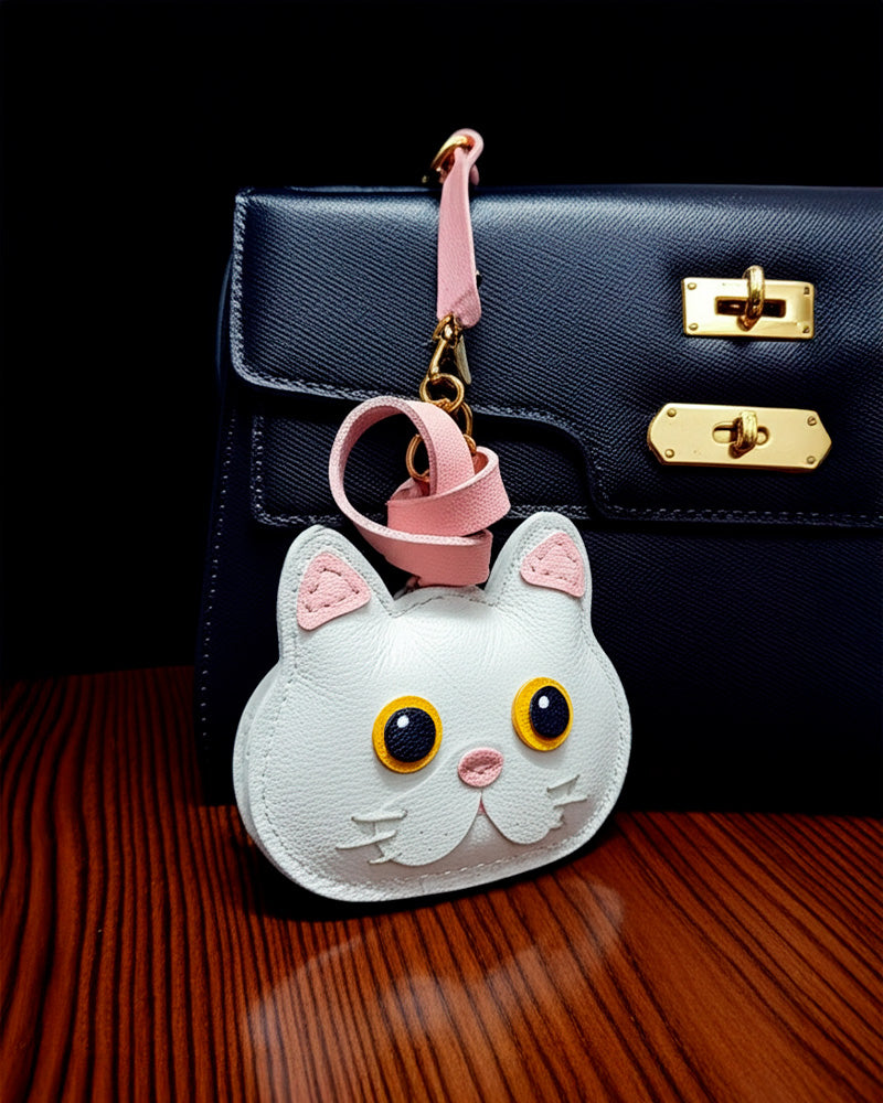 Bag Charm Gato Persa preso a bolsa em close - Charmme Brasil
