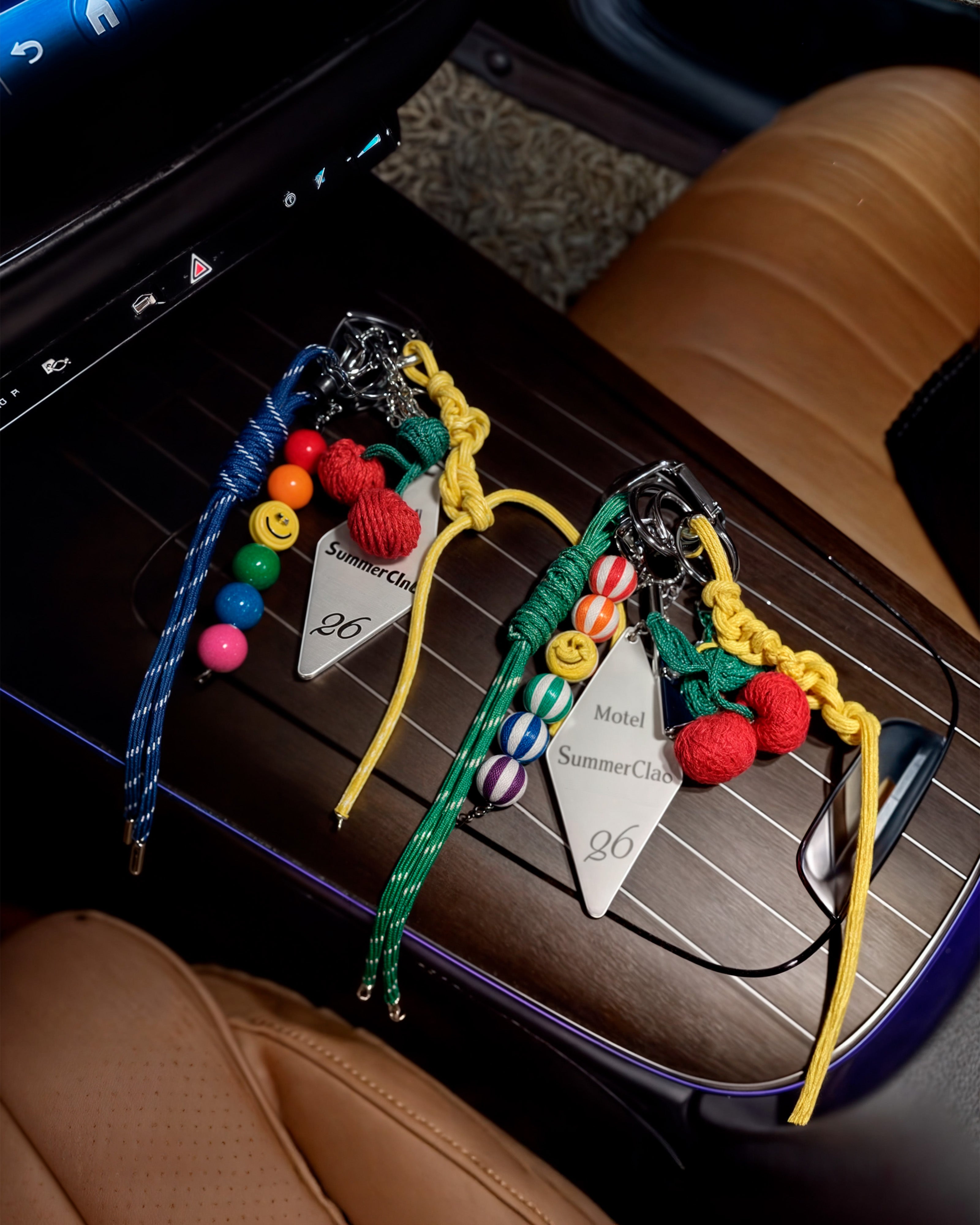 Bag Charm Cereja Arco-Iris