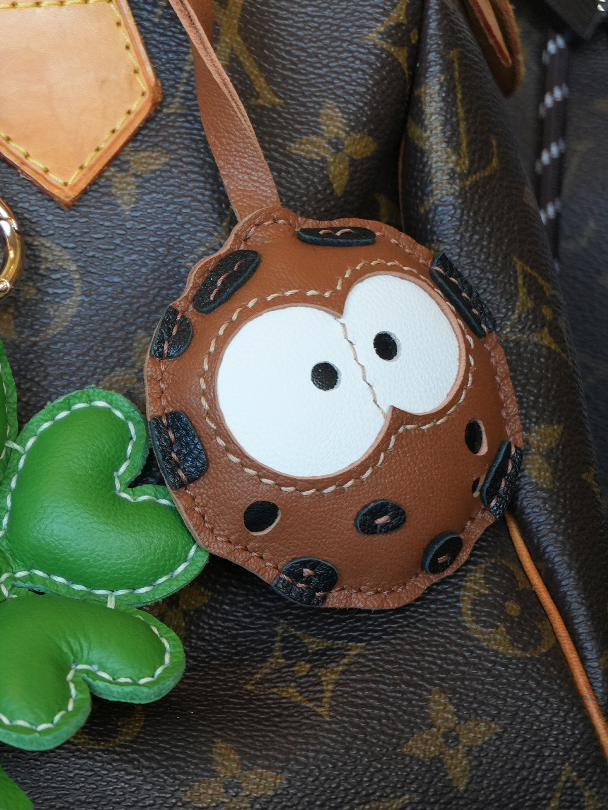 Bag Charm Biscoito de Couro