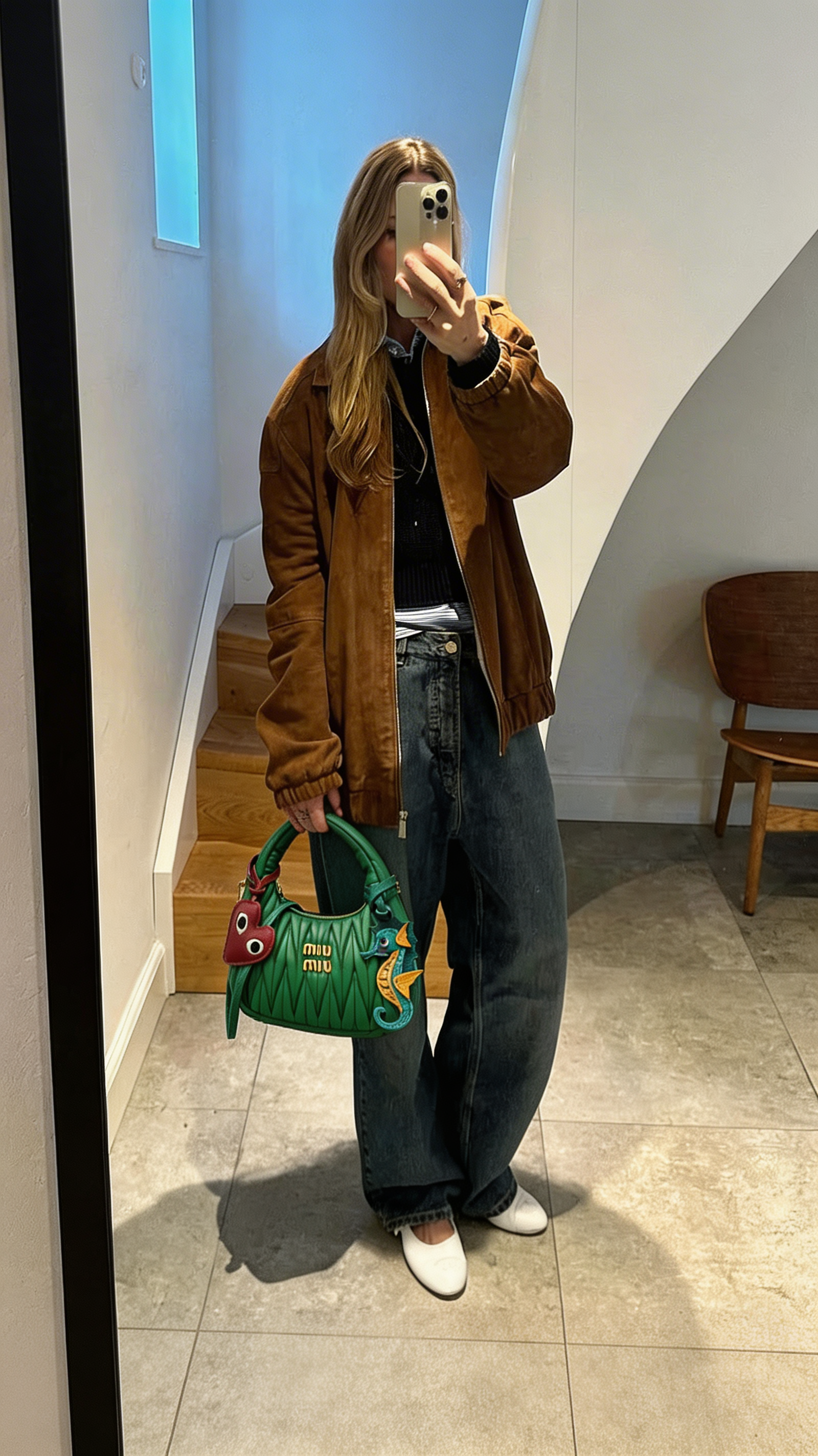 Bag Charm Coração com Olhos em uso com bolsa - Charmme Brasil