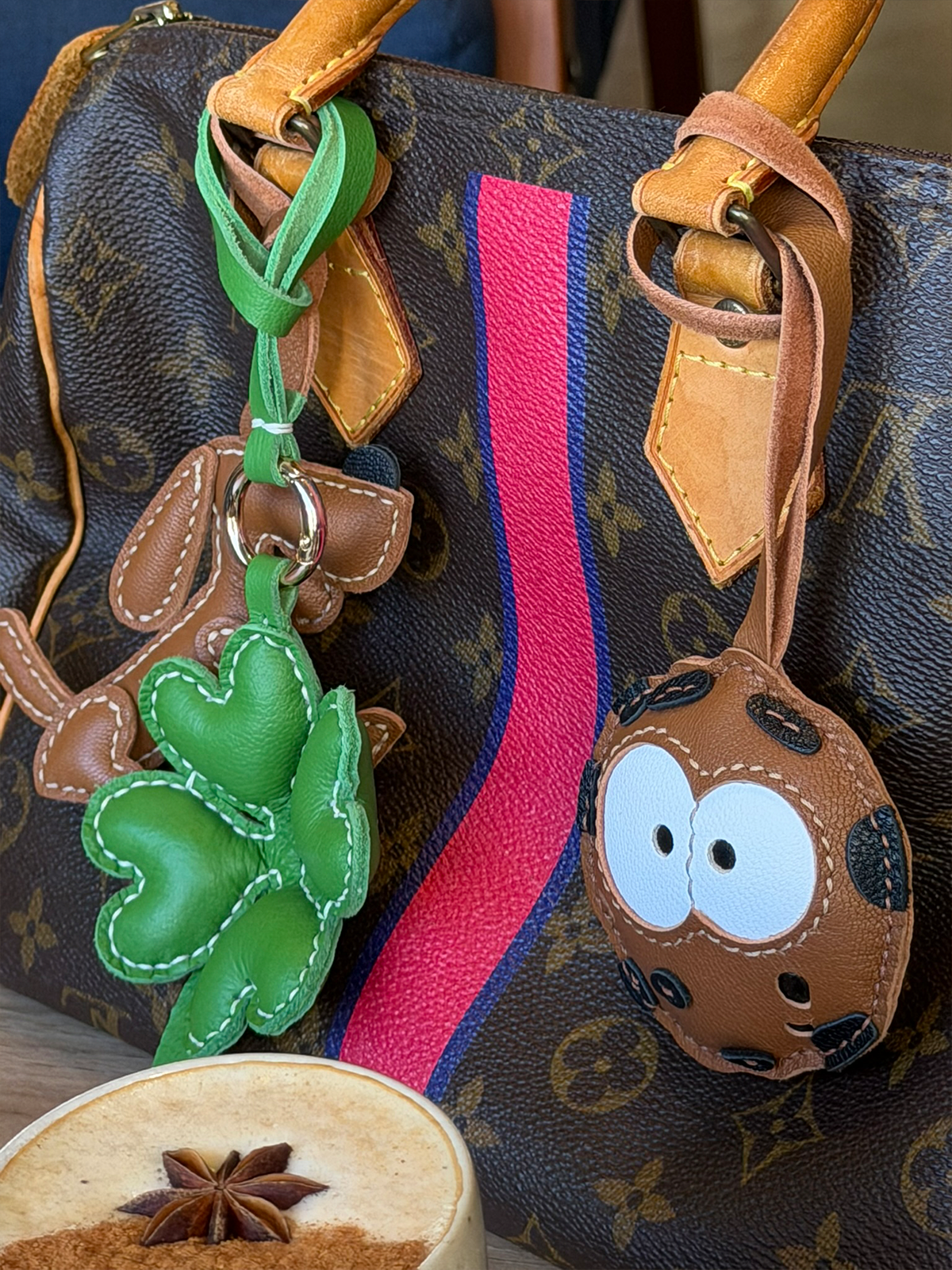 Bag Charm Biscoito de Couro